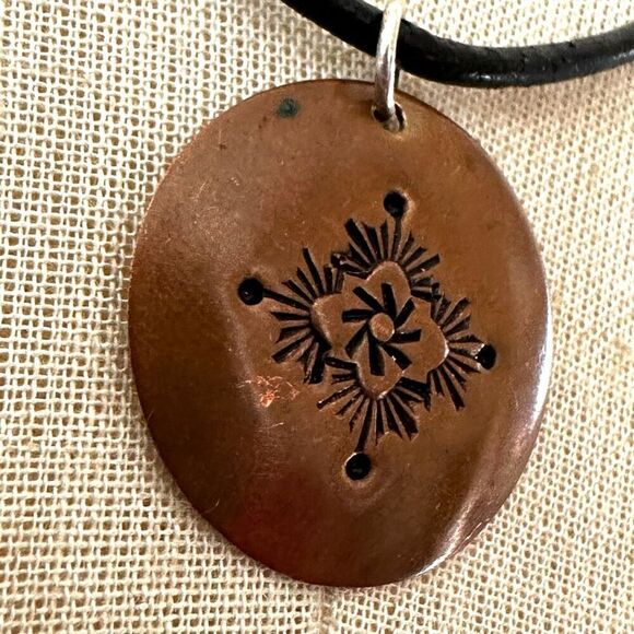 Copper round  pendant necklace  on cord - Picture 4 of 9